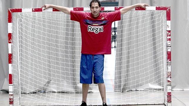 Saad Kaiche, el gigante de 2.29 hace de doble en la favorita a los Goya 2018