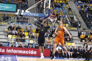 La energía defensiva de Iberostar Tenerife le lleva a su primera semifinal (72-79)