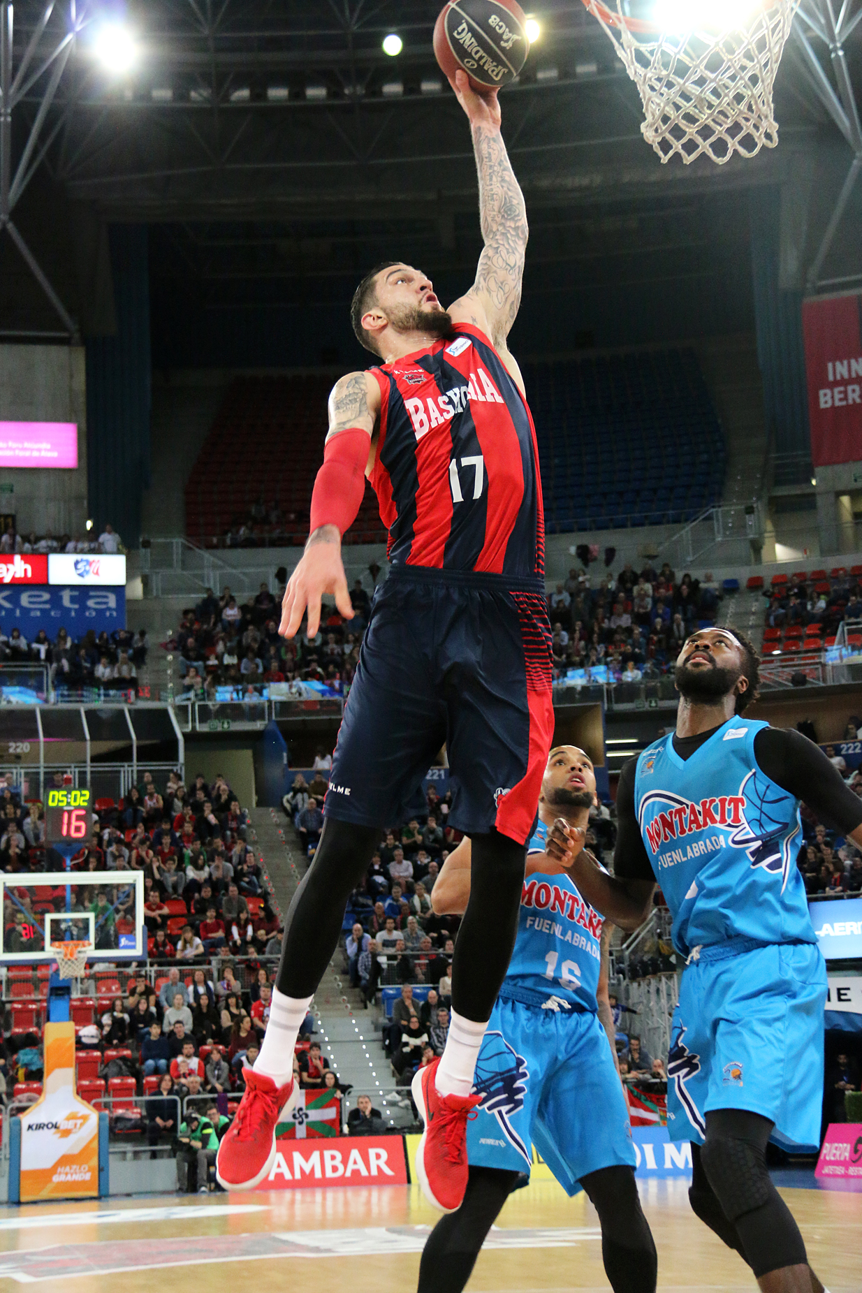 Los Brooklyn Nets siguiendo de cerca los pasos del baskonista Vincent Poirier