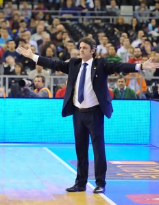 Jaume Ponsarnau, víctima del 0-8 de GBC. Porfi Fisac, el elegido