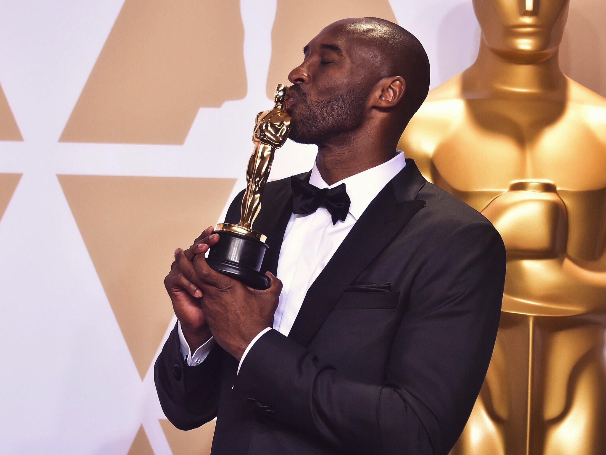 Kobe Bryant gana un Oscar por “Dear Basketball”