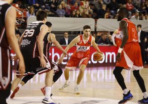 Manresa aprovecha el pinchazo del líder Breogán; Palencia y Palma, al alza