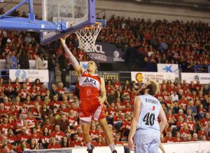 Manresa supera a Breogán en un ambiente ACB y se aprieta la lucha por el ascenso