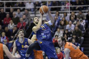 Oviedo consolida su puesto; Iberostar Palma, triunfo vital