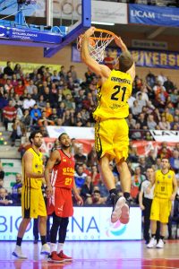 Iberostar Tenerife gana el primer asalto del duelo español en Murcia (66-71)