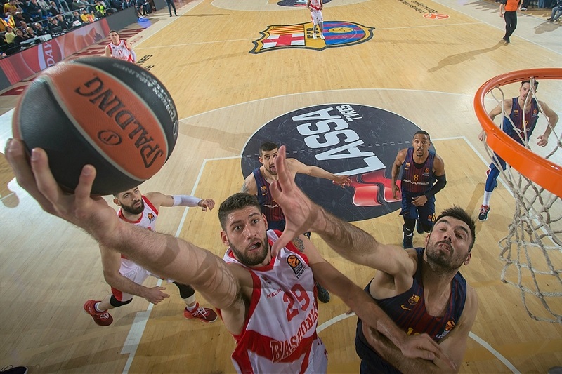 Baskonia acaricia el play off en Euroliga a costa de un mermado Barça Lassa (73-86)