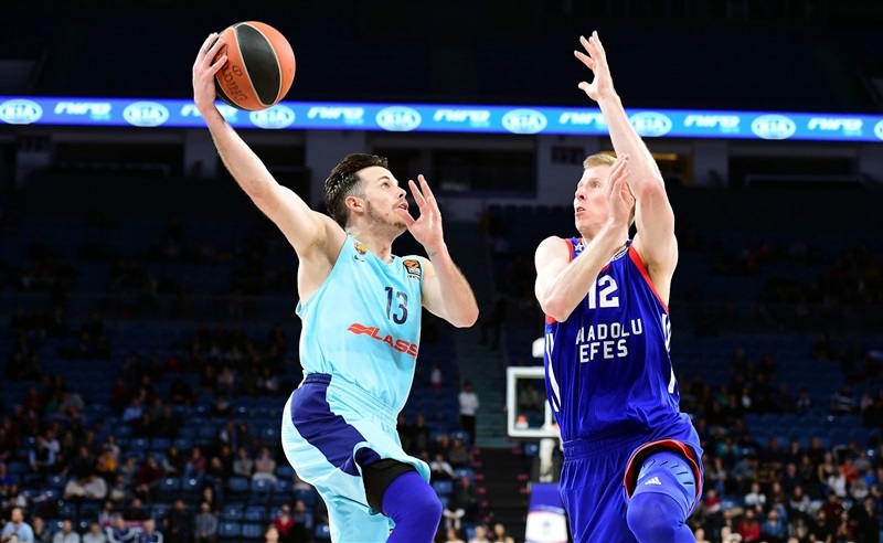 El Barça Lassa se lleva el triunfo del honor en casa de Anadolu Efes (83-107)