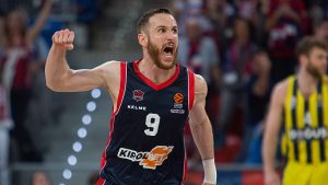 El Baskonia se aferra al calor del Buesa Arena (88  83)