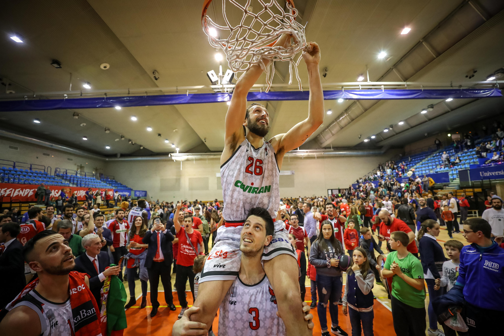 Granada cumple el sueño del ascenso; Zamora firmó su descenso a EBA