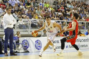 Tyson Pérez lidera a la revelación Canoe. Alicante, sólido ante Navarra