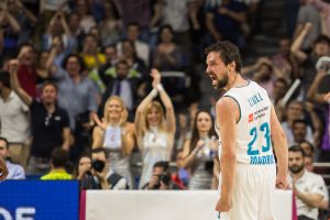 Un chispazo de Sergio Llull y un 3+1 de Carroll pueden valer el billete a la F4 (81-74)