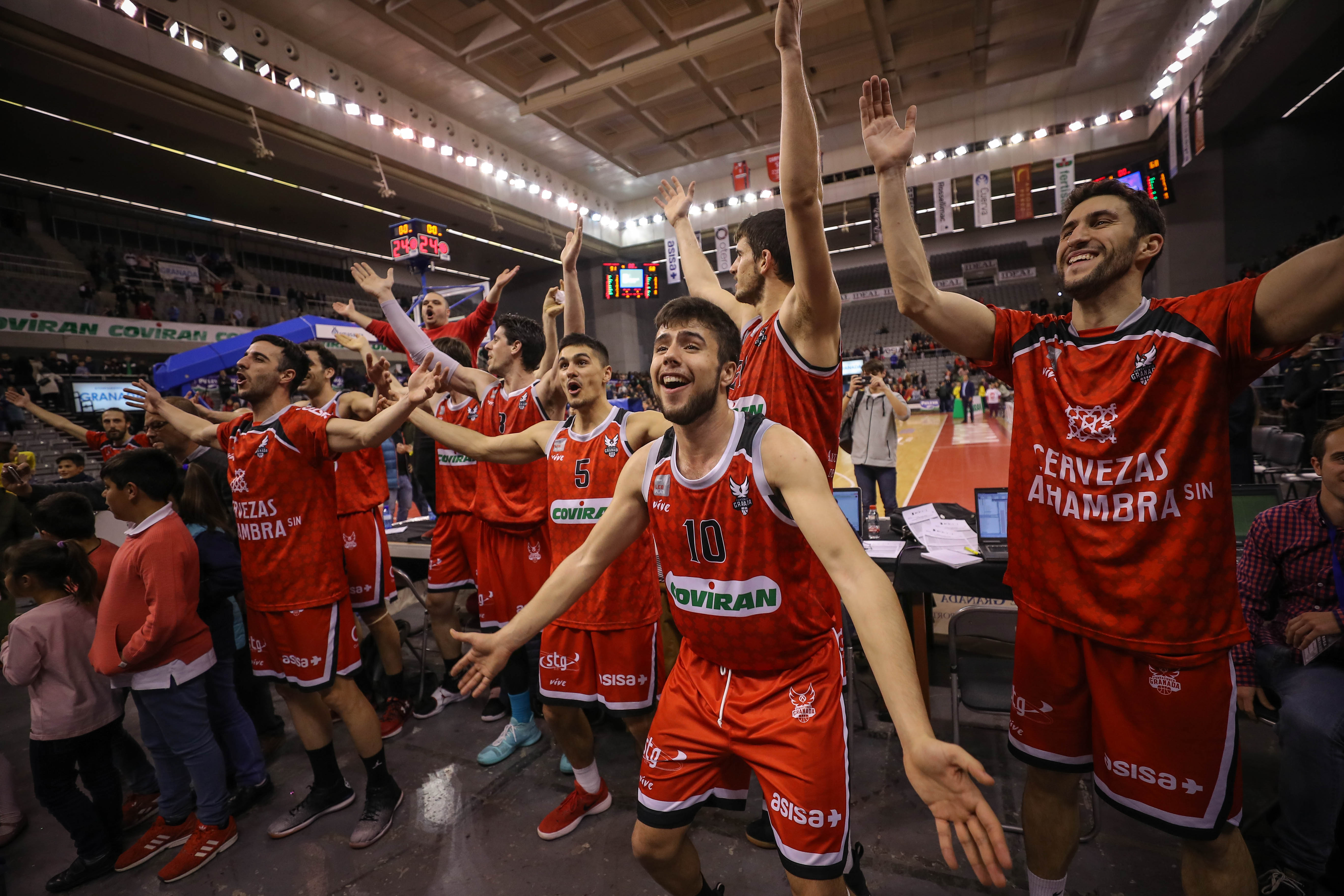 Coviran Granada, más cerca del ascenso tras el pinchazo de La Roda