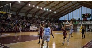 Ferrol pasa a semis: épico triple y remonta en la prórroga; Mann-Filter iguala su serie