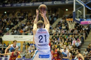 Matt Thomas seguirá acribillando los aros ACB en Valencia Basket