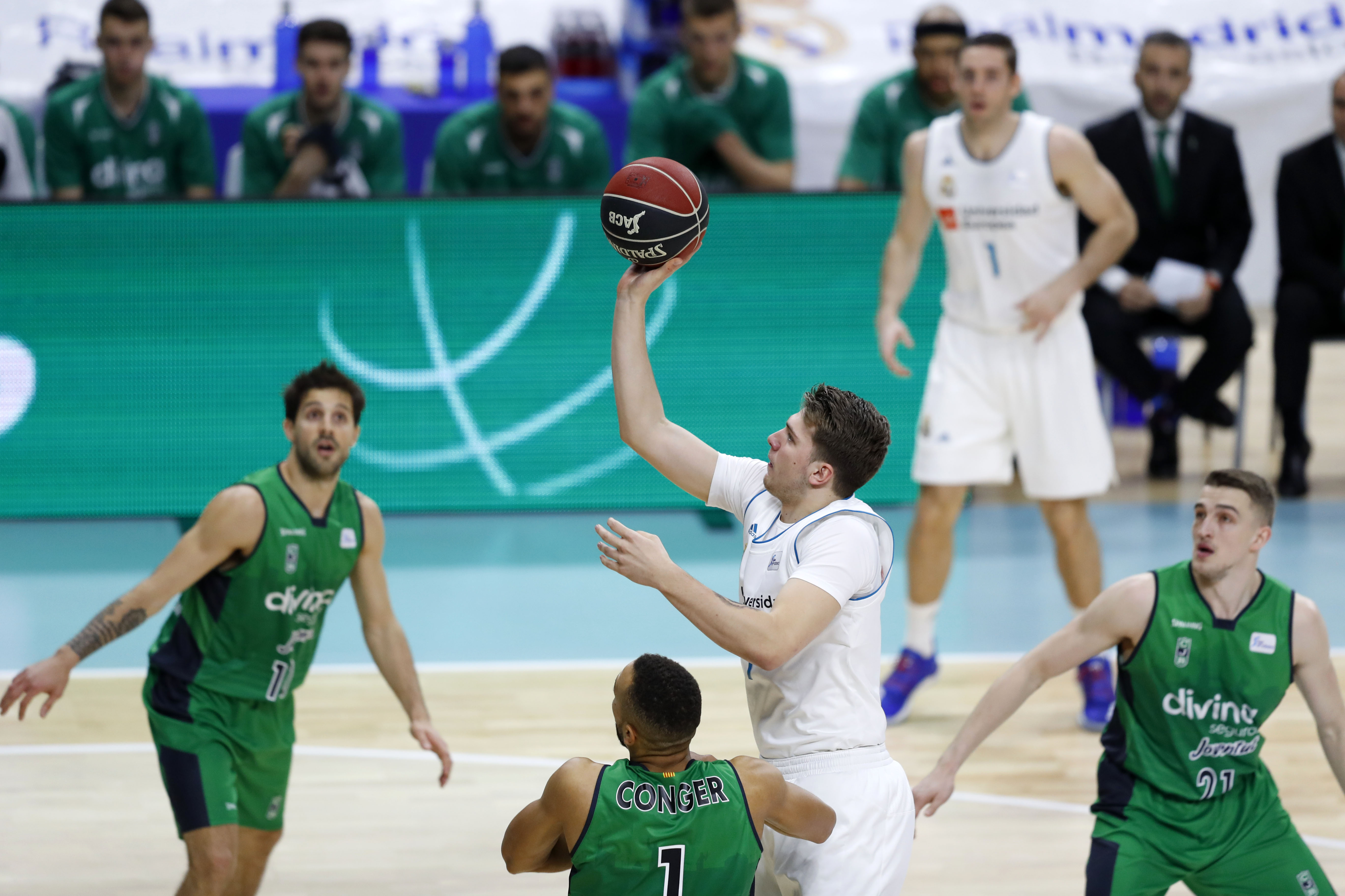 Luka Doncic suma y sigue: Mejor joven y lidera un quinteto con tres españoles