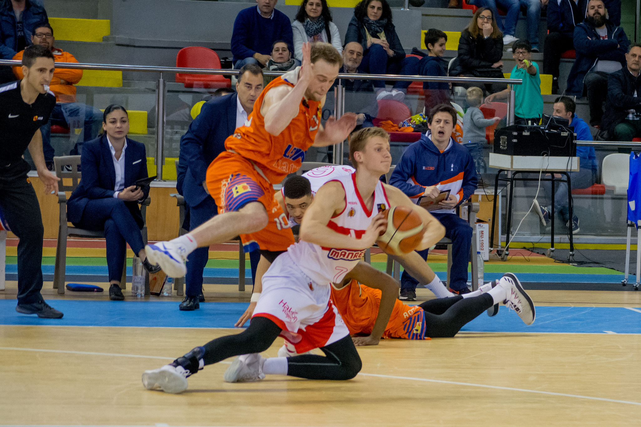 Manresa y Palencia sobreviven y fuerzan el quinto; Prat-Melilla, primera semifinal