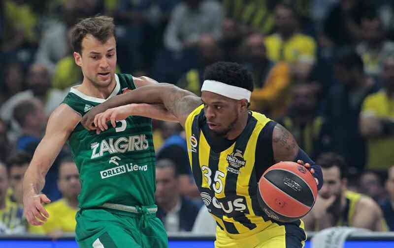 Dixon no deja lugar a la inexperiencia y lleva al Fener a su tercera final consecutiva