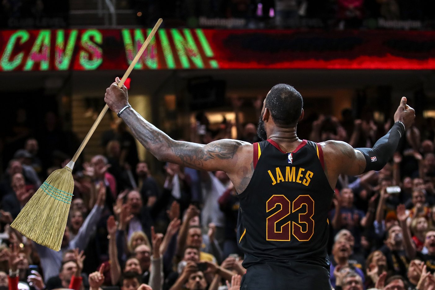 Noches de playoffs (XXIV): Cleveland remata a Raptors y los Sixers aguantan