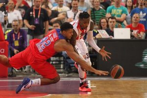 Kyle Hines vuelve a ganar el trofeo al mejor defensor de la Euroliga