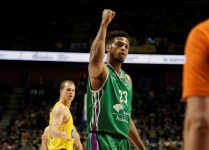 Unicaja doblega a Maccabi y sigue soñando con los Playoff (83-69)