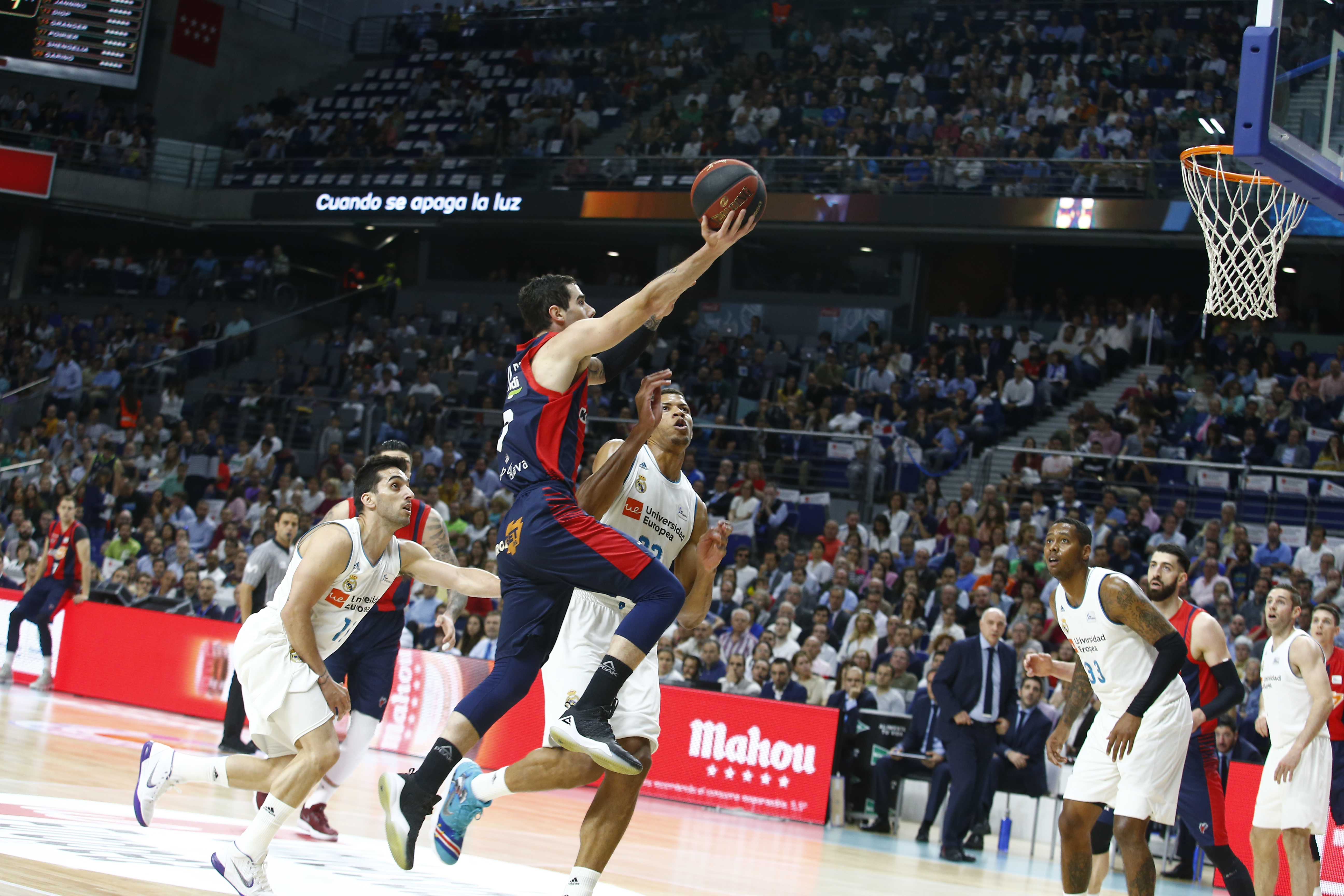 Pedro Martínez lo vuelve a hacer: Baskonia roba el factor cancha en Madrid (90-94)