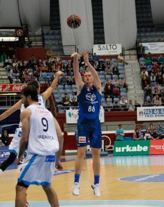 Después de una muy buena temporada en el Delteco GBC, Daniel Clark vuelve al ‘Fuenla’