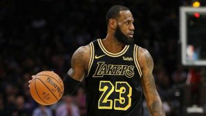 LeBron vuelve a cambiar el curso de la NBA convirtiéndose en el nuevo rey de Los Ángeles