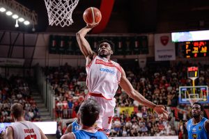 Stan Okoye, muchos puntos para el “3” de Basket Zaragoza
