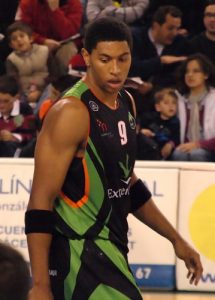 Wayne Simien se retira del baloncesto profesional