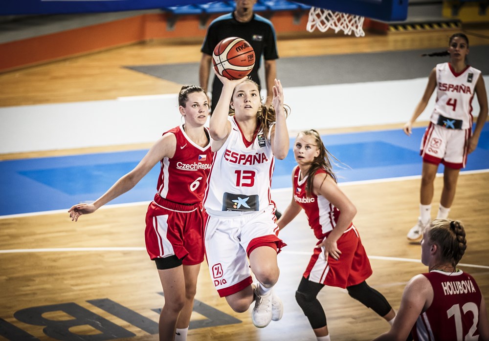 Europeo U18F (J1): España sufre ante los triples checos pero el trabajo de Carrera decide