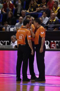 El Cafés Candelas Breogán-Divina Seguros Joventut, suspendido por “problemas técnicos”