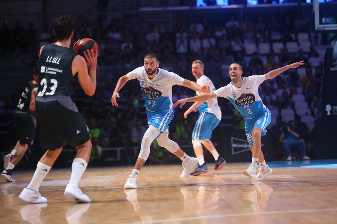 El Real Madrid se impone al Monbus Obradoiro con un gran tercer cuarto (61-81)