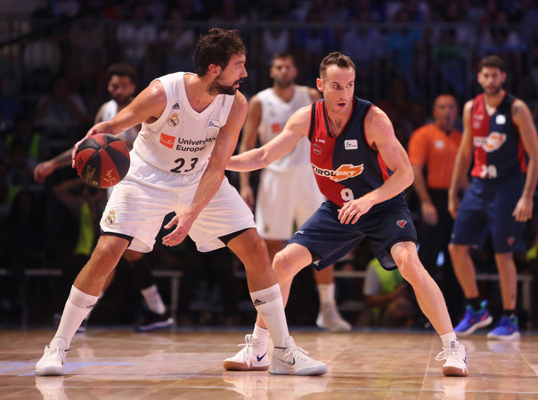 El Real Madrid levanta el primer trofeo de la temporada (80-73)