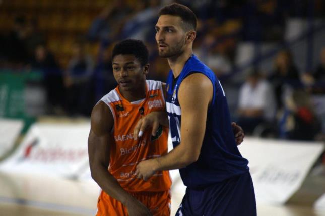 LEB Oro (J1): Finales apretados y un MVP de récord, Robinson de 1.65m