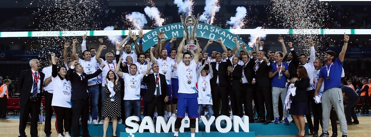 El Anadolu Efes no quiere dejar su puesto en Euroliga