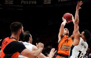 Will Thomas lidera la victoria del Valencia Basket en el debut de Eurocup (84-62)