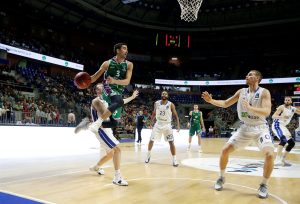 El Unicaja se estrena cómodamente en Eurocup ante el Skyliners (91-64)