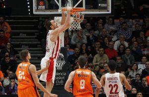 Nikola Milutinov, ganarás el pan con el sudor de tu frente