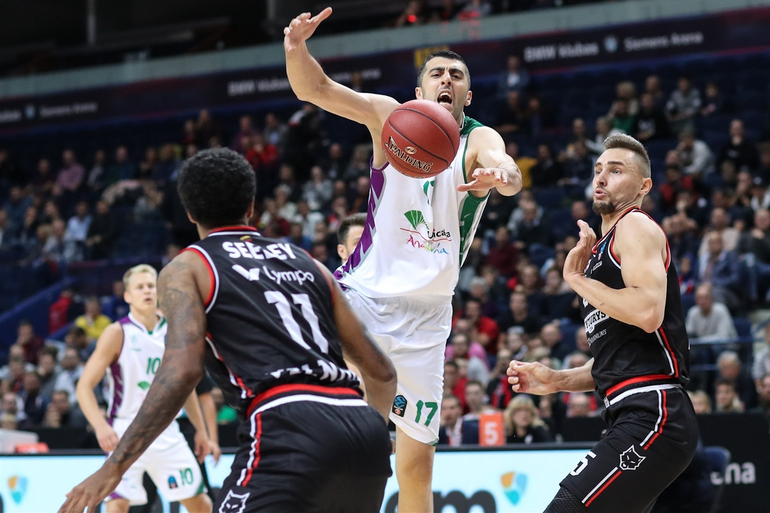 El Unicaja se queda sin gasolina y cae en la cancha del Rytas Vilnius (80-72)