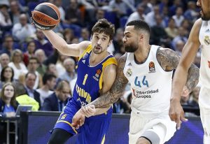 Khimki roba la primera victoria de Madrid a base de físico y el talento de Shved (80-86)