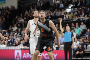 La presión de la afición de ASVEL Villeurbanne puede con Valencia Basket (73-69)
