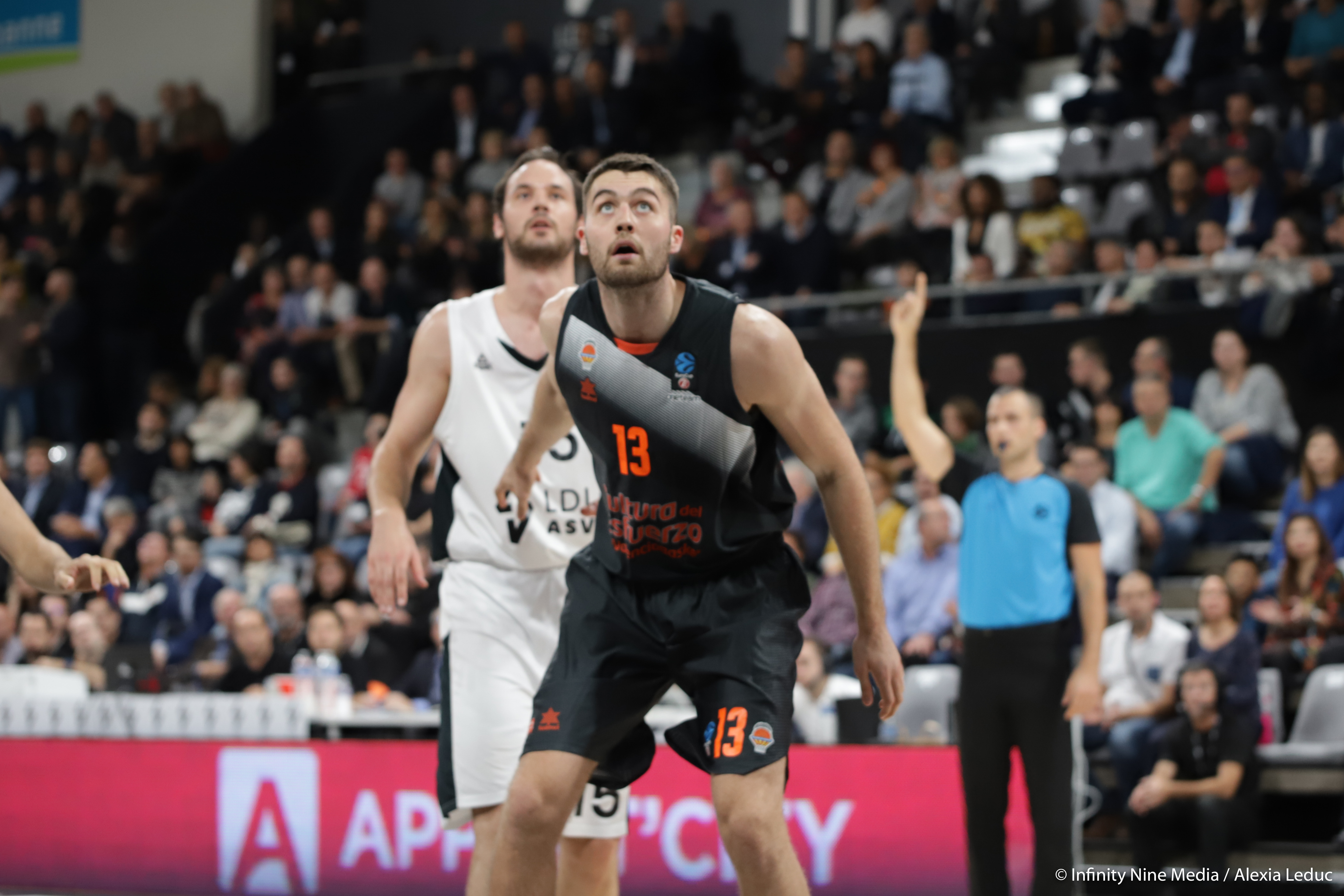 La presión de la afición de ASVEL Villeurbanne puede con Valencia Basket (73-69)