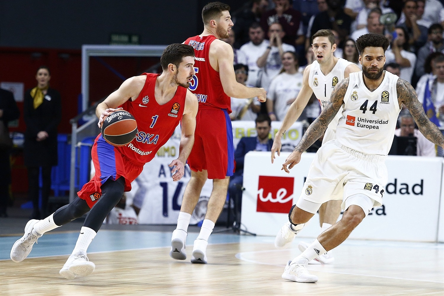 El despertar de Cory Higgins provoca la tercera derrota seguida del Real Madrid (88-93)