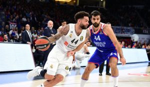 Gustavo Ayón se pone el mono y comanda la remontada imposible en Estambul (82-84)