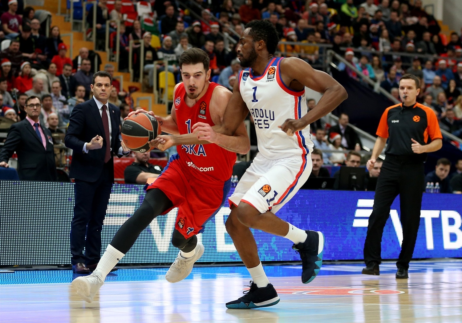 SbEu: Nando De Colo y CSKA muestran su orgullo contra Anadolu Efes
