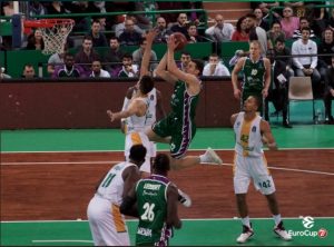 Roberts y Lessort dan una valiosa victoria a Unicaja ante Limoges (77-78)