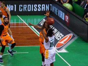 Valencia Basket consigue la segunda victoria en Limoges (74-79)