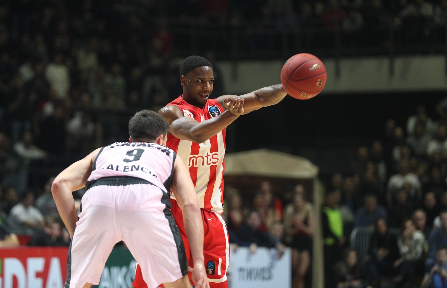 Una canasta de Van Rossom clasifica a Valencia con un Dubljevic estelar (81-82)