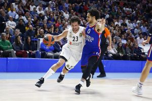 Sergio Llull desató la locura en el WiZink Center ante Anadolu Efes (92-84)
