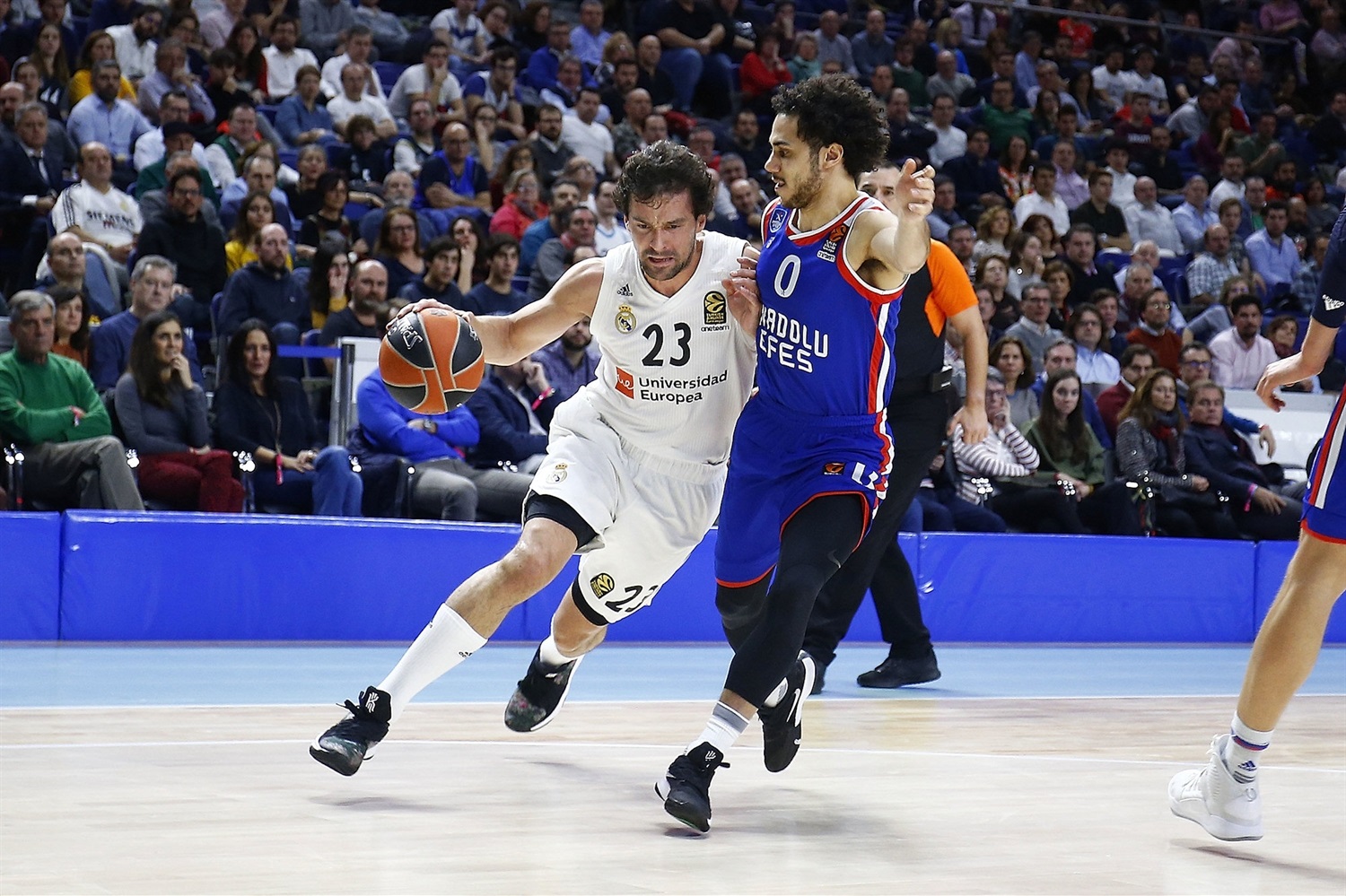 Sergio Llull desató la locura en el WiZink Center ante Anadolu Efes (92-84)